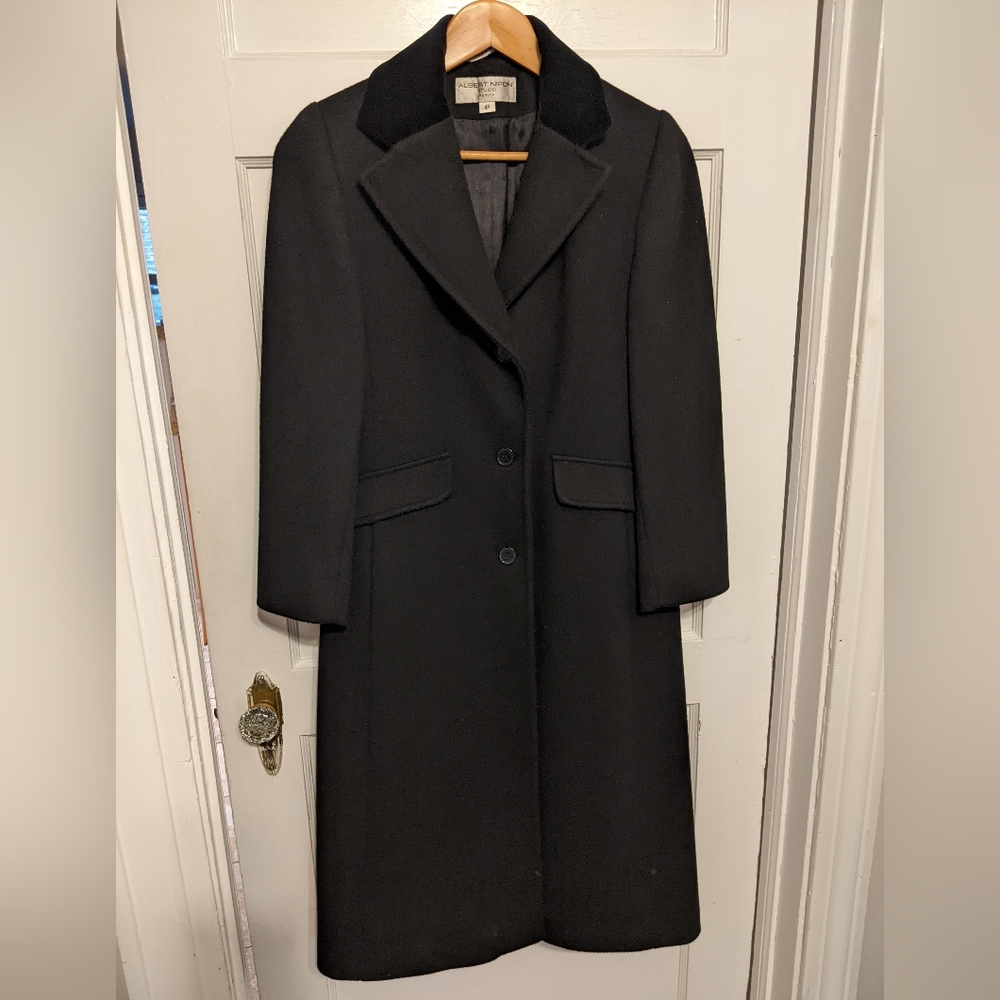 Vintage Albert Nipon Studio Women's Size 4P Long Wool Coat with Velvet Collar